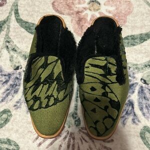 EUC Free People olive green faux fur lined mules